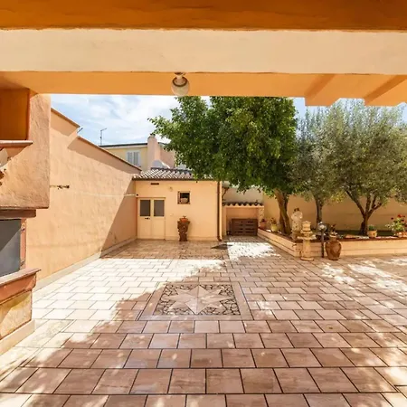 Apartament Spacious Three In The Heart Of Orosei