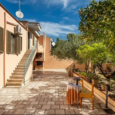 Spacious Three In The Heart Of Apartment Orosei