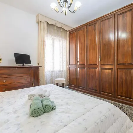 Apartment Spacious Three In The Heart Of *
