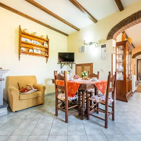 Apartment Spacious Three In The Heart Of