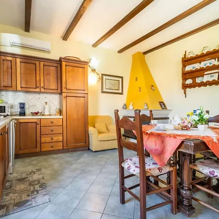 Spacious Three In The Heart Of Lägenhet